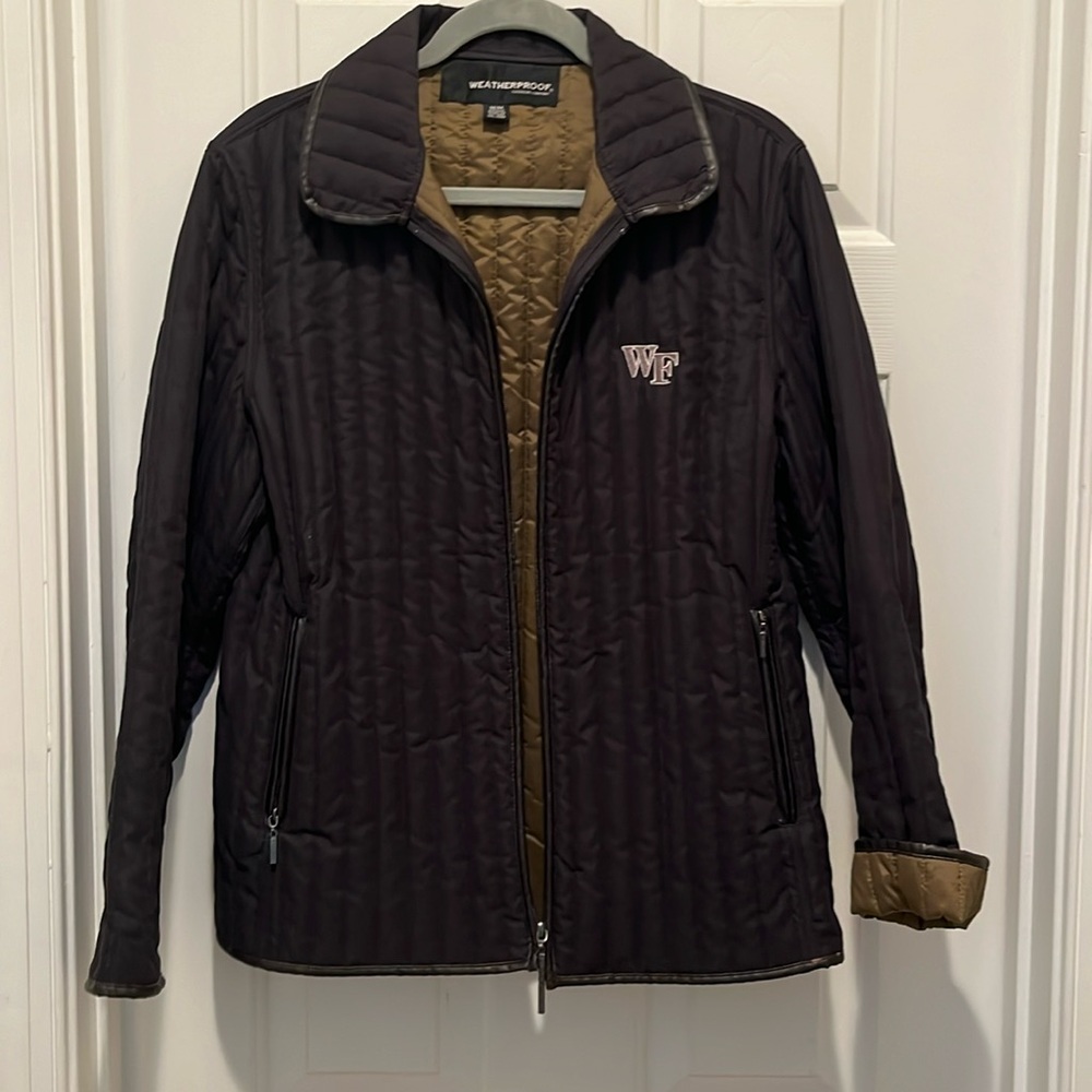 Black and gold quilted women’s Wake Forest coat. Size Medium. Vintage .